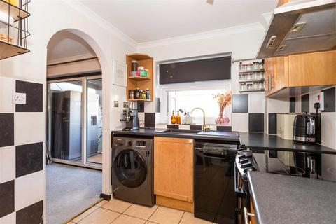 3 bedroom end of terrace house for sale, Willow Crescent, Worthing