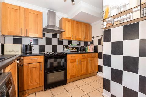 3 bedroom end of terrace house for sale, Willow Crescent, Worthing