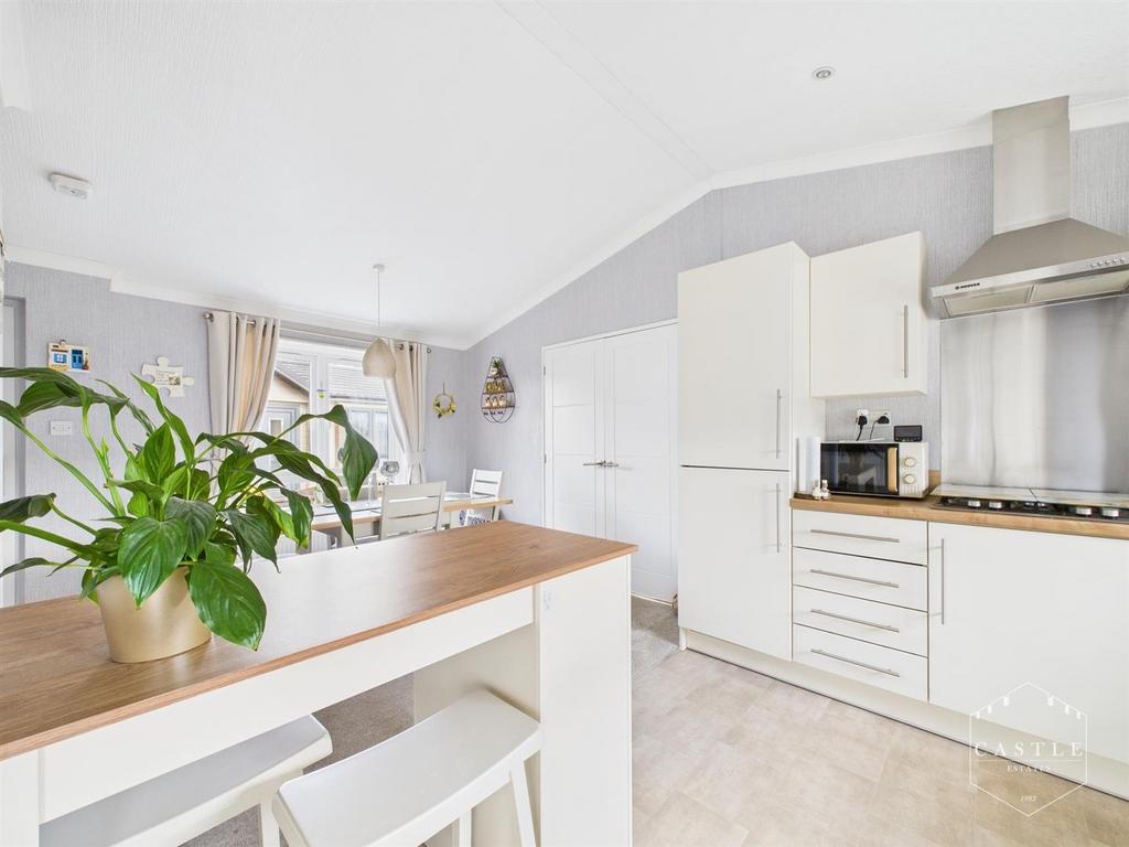 Dining kitchen