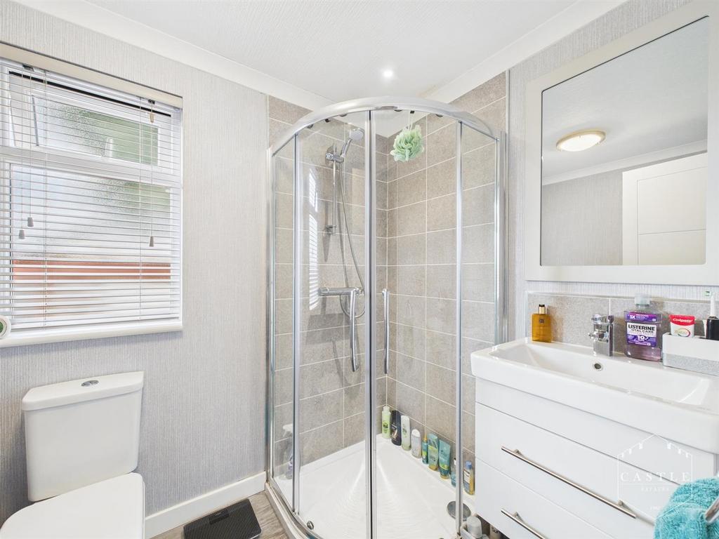 Ensuite shower room