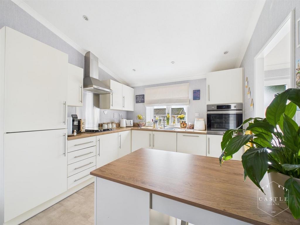 Dining kitchen