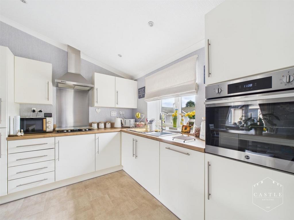 Dining kitchen