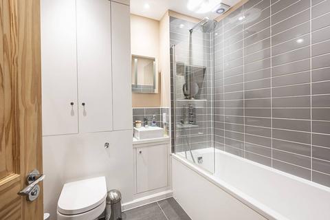2 bedroom flat to rent, Nevill Road, Stoke Newington, London, N16