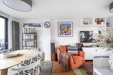 2 bedroom flat to rent, Nevill Road, Stoke Newington, London, N16