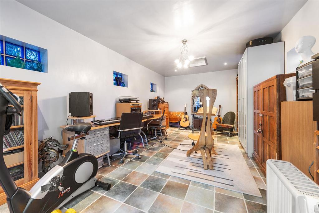 15 Slater Road, Bentley Heath, B93 8 AQ 14.jpg