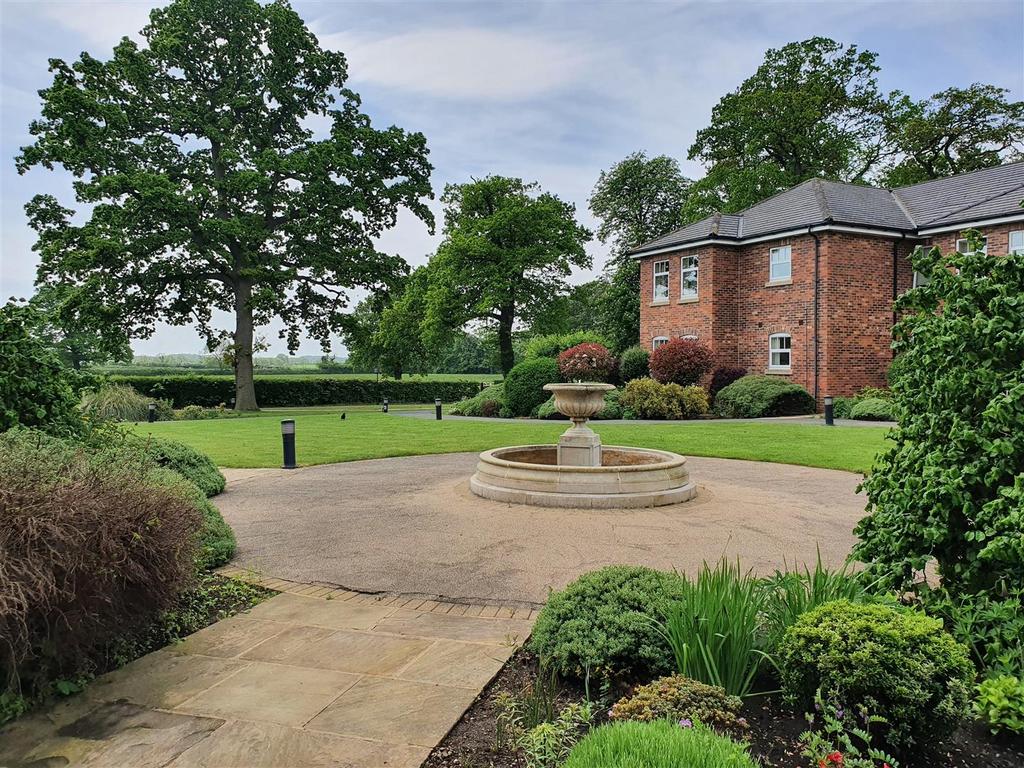 Middleton Woods - courtyard.jpg
