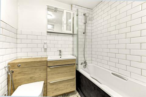 1 bedroom flat to rent, Verran Road, London, SW12