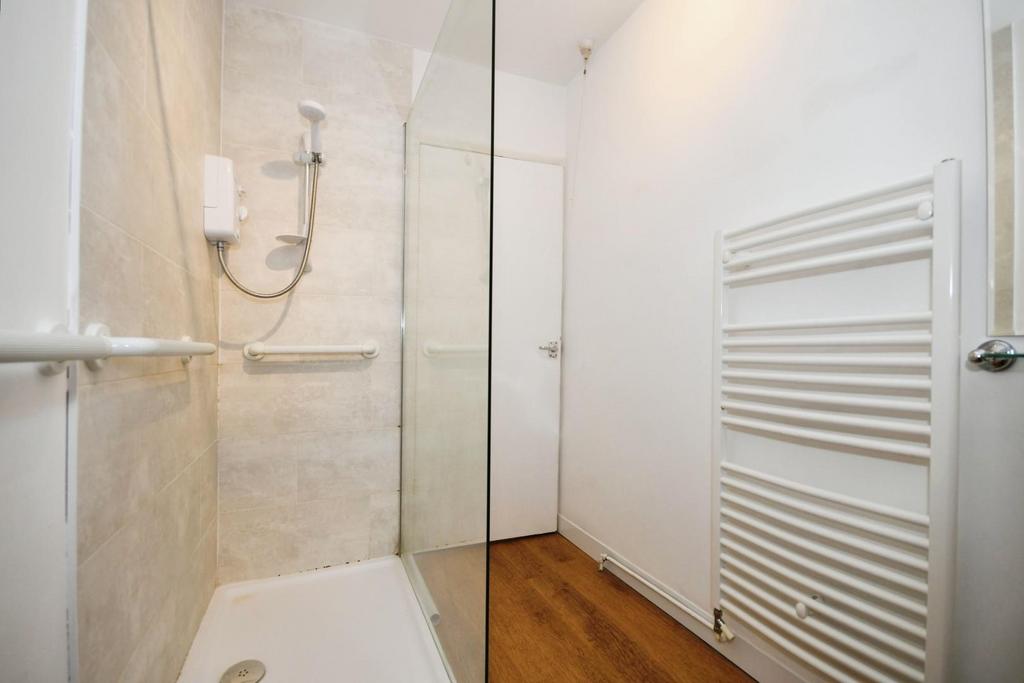 SHOWER ROOM 02.jpg