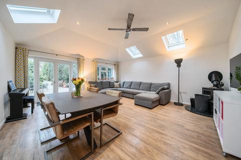 4 bedroom semi-detached house for sale, Cray Road, Crockenhill, Swanley