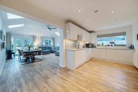 4 bedroom semi-detached house for sale, Cray Road, Crockenhill, Swanley