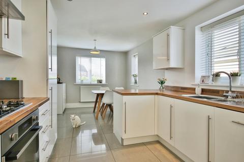 3 bedroom detached house for sale, Hampstead Gardens, Kingswood, Hull, HU7 3LB