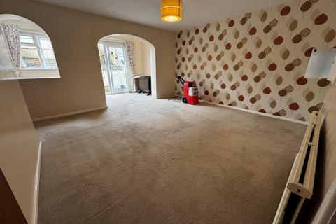 3 bedroom terraced house to rent, Carew Road, Tiverton