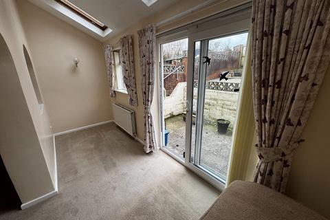 3 bedroom terraced house to rent, Carew Road, Tiverton