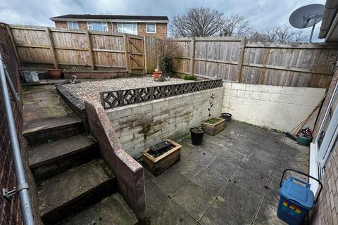 3 bedroom terraced house to rent, Carew Road, Tiverton