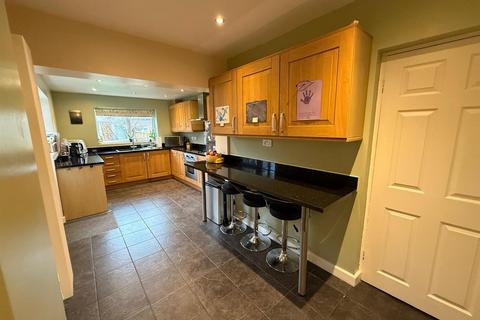 4 bedroom semi-detached house for sale, Kingsway, Oldbury, B68 0QE