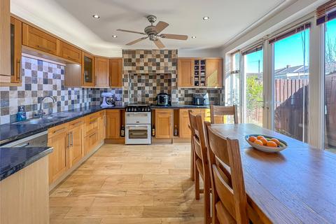 4 bedroom end of terrace house for sale, Hawthorn Avenue, Bristol BS15