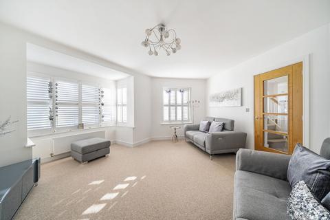 44 Oakgrove, Caterham, CR3 5WE