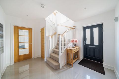 44 Oakgrove, Caterham, CR3 5WE