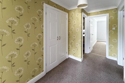 undefined, Swanpool