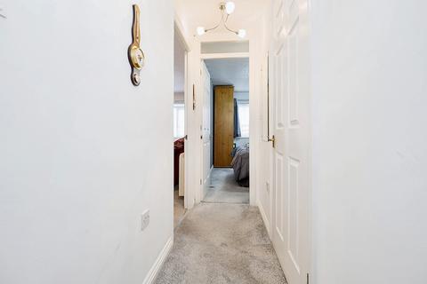 1 bedroom flat for sale, Cunningham Close, Romford, RM6