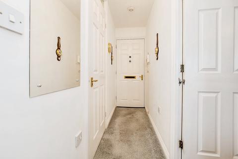 1 bedroom flat for sale, Cunningham Close, Romford, RM6