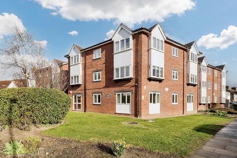 1 bedroom flat for sale, Cunningham Close, Romford, RM6