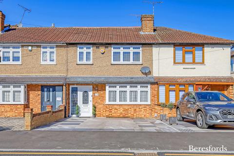 28 Birkdale Avenue, Romford, RM3 0SL