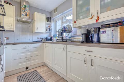 28 Birkdale Avenue, Romford, RM3 0SL