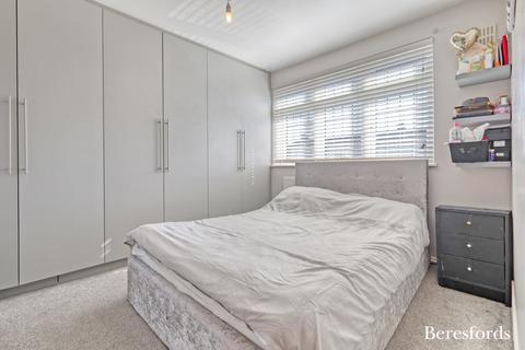 28 Birkdale Avenue, Romford, RM3 0SL