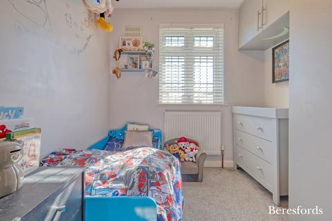 28 Birkdale Avenue, Romford, RM3 0SL