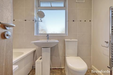 28 Birkdale Avenue, Romford, RM3 0SL