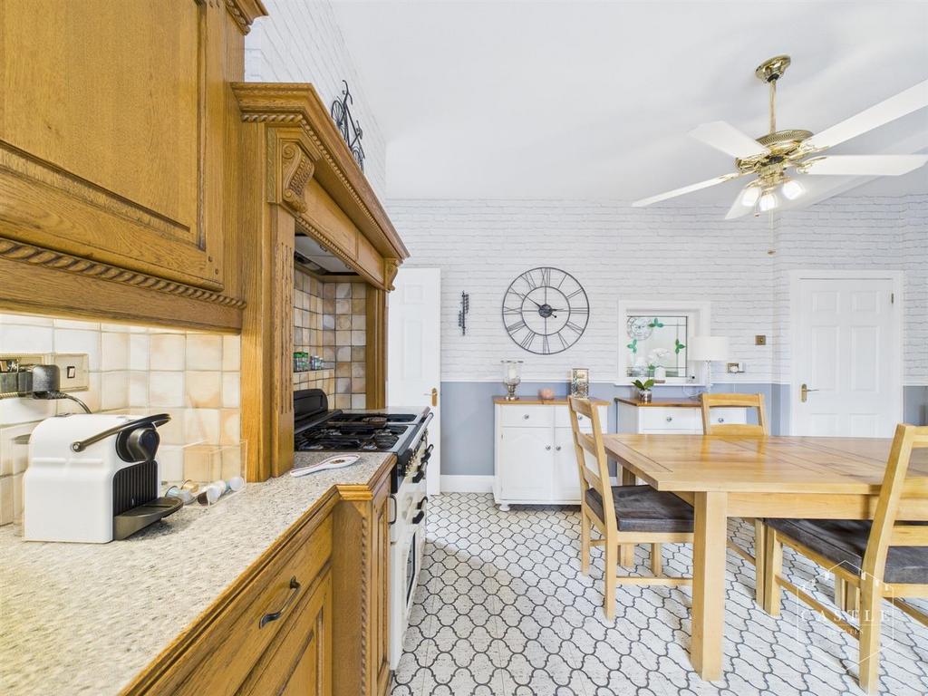 Dining kitchen