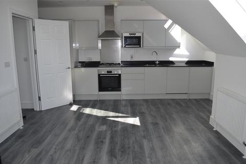 2 bedroom apartment to rent, Downsway, South Croydon CR2
