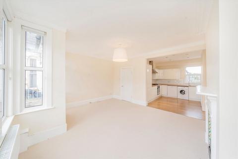 3 bedroom flat for sale, Squires Lane, London N3