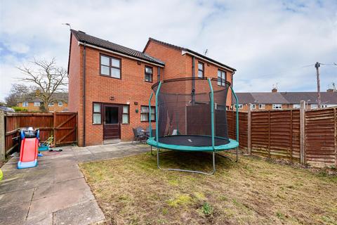 49 Dingle Road, Wombourne, Wolverhampton, WV5 0EG