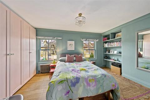 63 Alexandra Road, Richmond, TW9 2BT