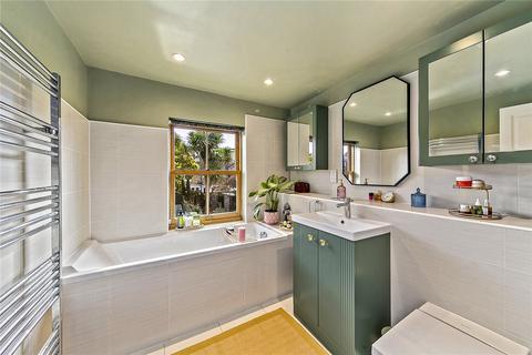 63 Alexandra Road, Richmond, TW9 2BT