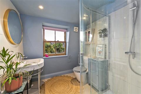 63 Alexandra Road, Richmond, TW9 2BT