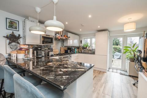 19 Appleby Close, Twickenham, TW2 5NA