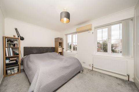 19 Appleby Close, Twickenham, TW2 5NA