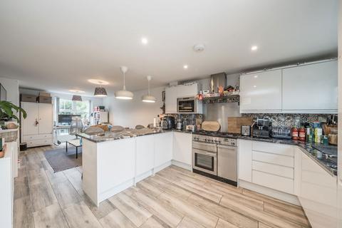 19 Appleby Close, Twickenham, TW2 5NA