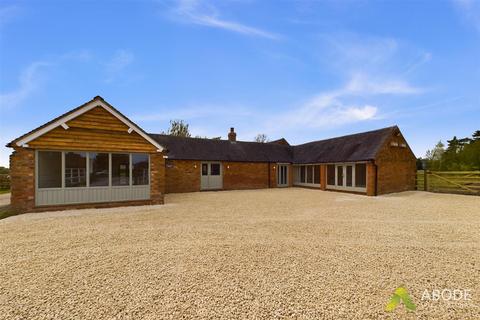 4 bedroom barn conversion to rent, Knightsfield Road, Burton-On-Trent DE13