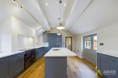 4 bedroom barn conversion to rent, Knightsfield Road, Burton-On-Trent DE13