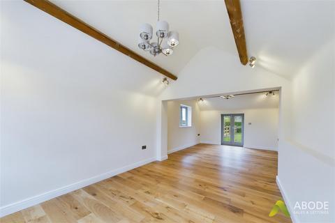 4 bedroom barn conversion to rent, Knightsfield Road, Burton-On-Trent DE13