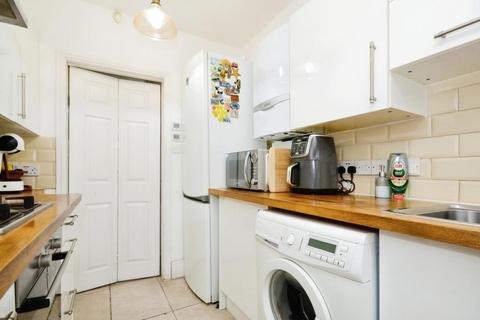 3 bedroom semi-detached house to rent, Stockingstone Road, Luton, Bedfordshire, LU2 7ND