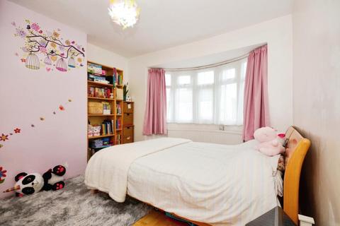 3 bedroom semi-detached house to rent, Stockingstone Road, Luton, Bedfordshire, LU2 7ND