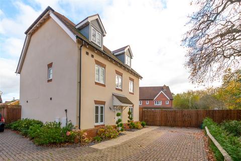 5 bedroom detached house for sale, Whittaker Drive, Horley