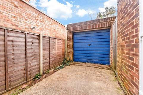21 Cricketers Drive, Meopham, Gravesend, DA13 0AX