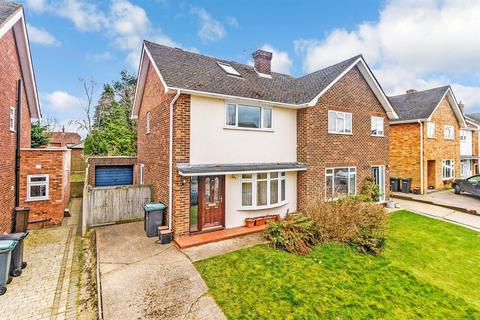 21 Cricketers Drive, Meopham, Gravesend, DA13 0AX