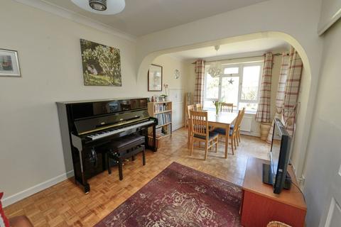 6 Bishops Close, Fleet, GU52 7TU